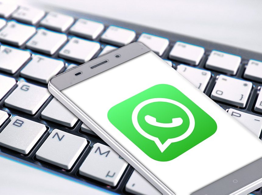WhatsApp, novità in arrivo sui messaggi vocali e gli stickers WhatsApp, novità in arrivo sui messaggi vocali e gli stickers