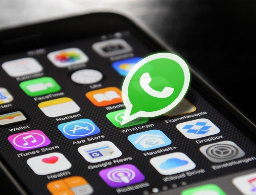 WhatsApp, messaggi vocali: arriva la trascrizione, ecco come funziona WhatsApp, messaggi vocali: arriva la trascrizione, ecco come funziona